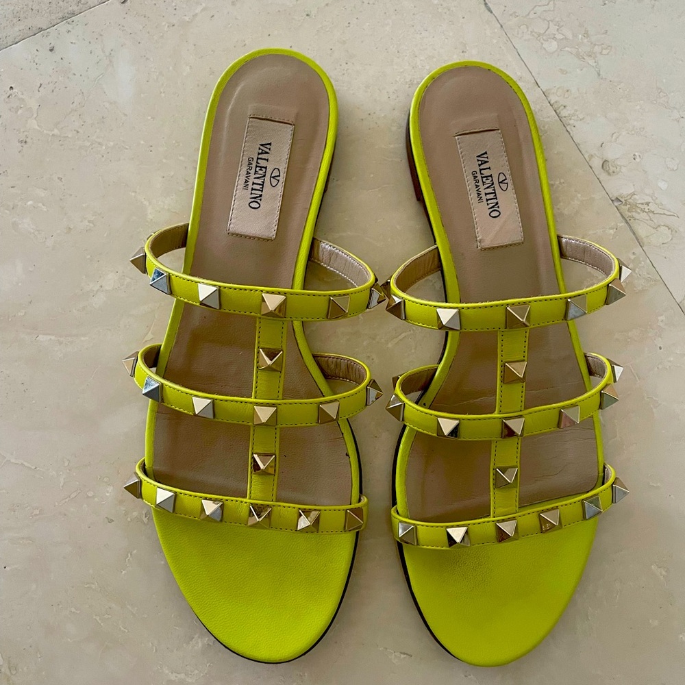 Valentino Shoes 
Valentino Garavani Rockstud 
Leather Slide